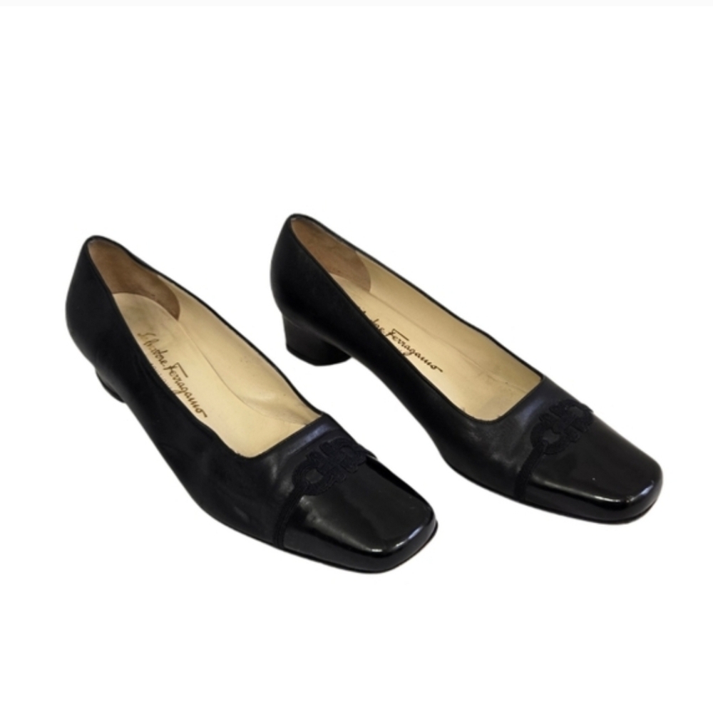 Vintage Salvatore Ferragamo Low Pumps in Black